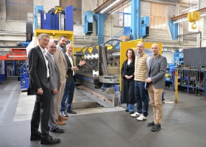Landrat Rosenau mit Delegation zu Besuch bei der Firma Bellmer