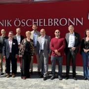 Landrat Rosenau mit Delegation zu Besuch in der Klinik Öschelbronn