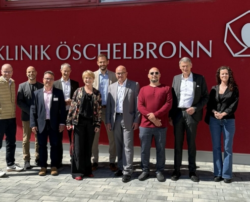 Landrat Rosenau mit Delegation zu Besuch in der Klinik Öschelbronn